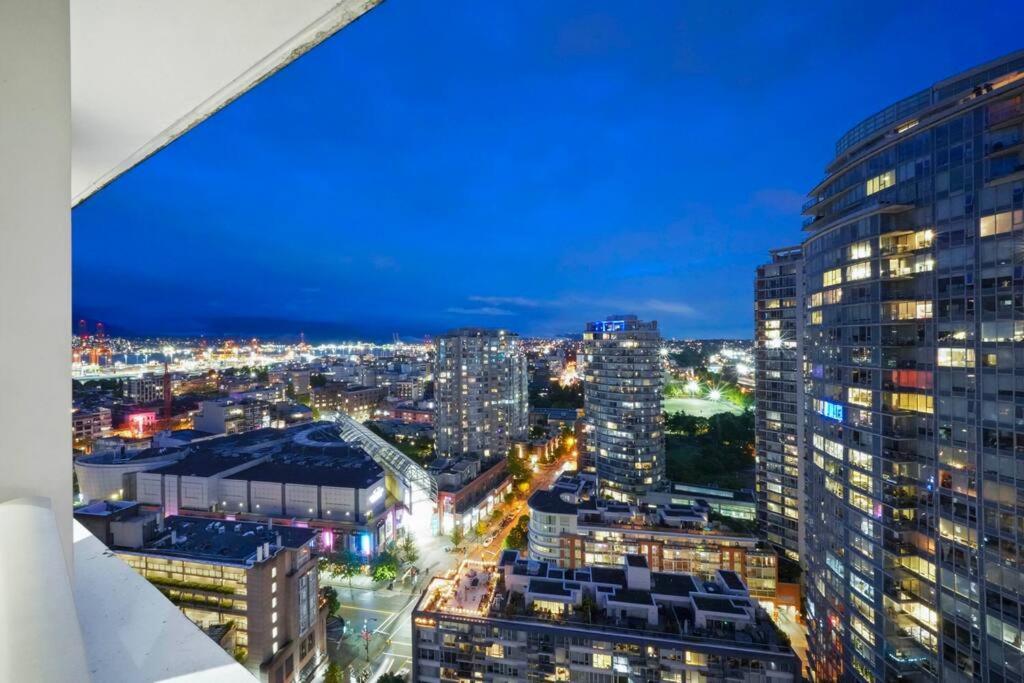 Water View Condo In Downtown فانكوفر المظهر الخارجي الصورة