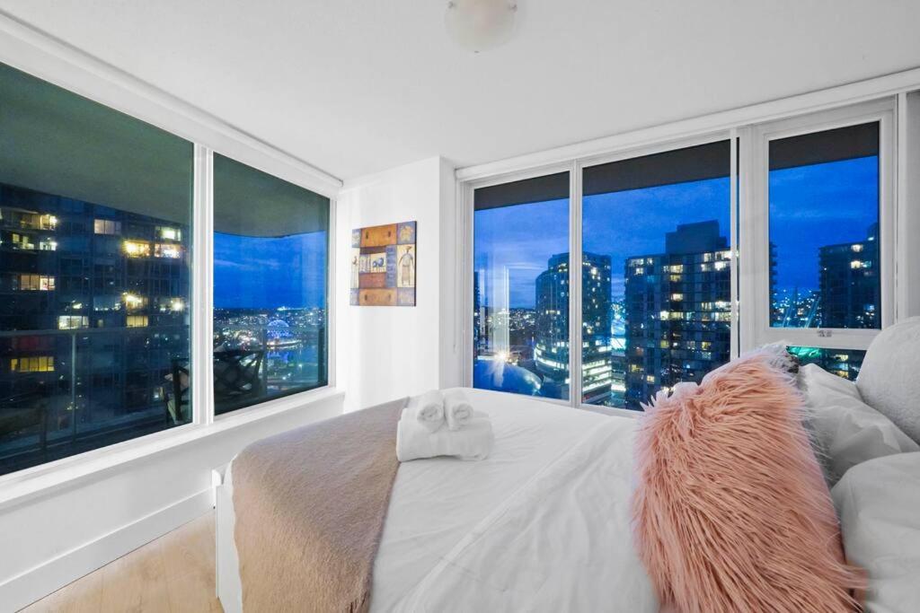 Water View Condo In Downtown فانكوفر المظهر الخارجي الصورة
